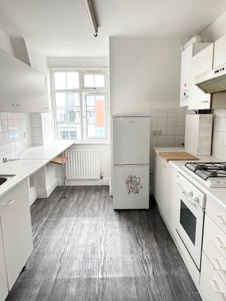 Flat for sale in Broadway Parade, Pinner Road, North Harrow, Harrow