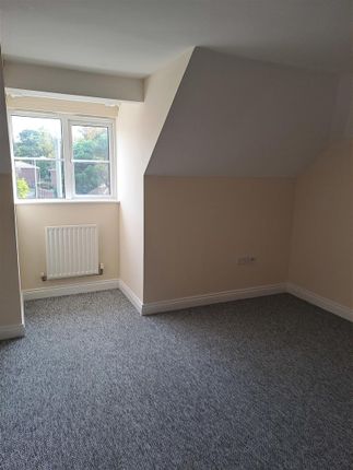 9 Chicheley Court, Sherington Close, Farnborough photo 3