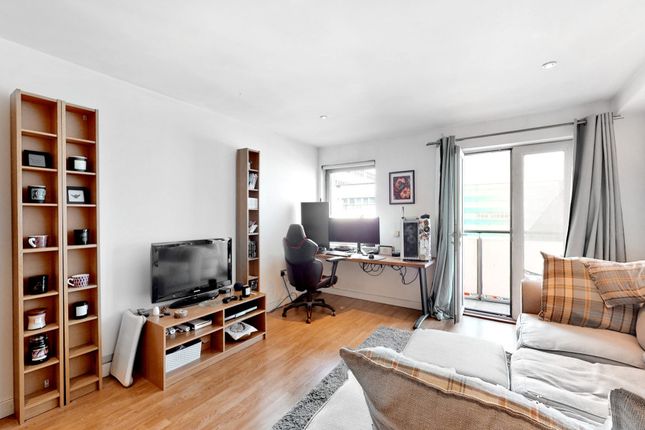 Flat for sale in Halyards Court, Romford