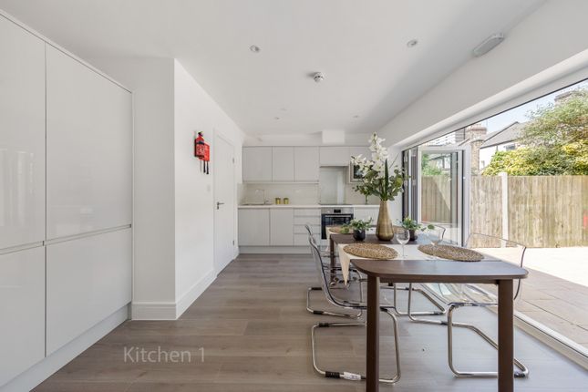 Room 2, 6 Flint Close, London, E15 4QP, London photo 5