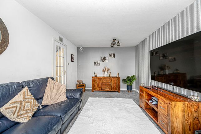 288, Redcraigs, Kirkcaldy photo 4