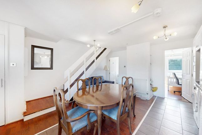 82 Crefeld Close, London photo 4