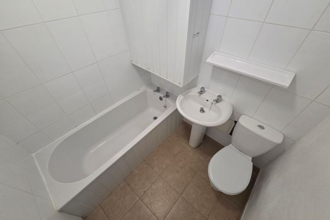 7A, Luton photo 4