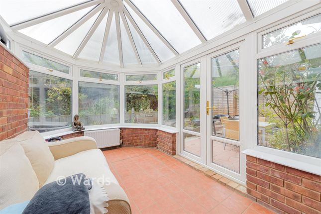 54, Fawkham Avenue, Longfield photo 4