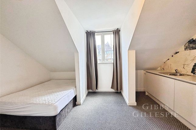 Top Floor Flat, 35, Bond Street, London photo 5
