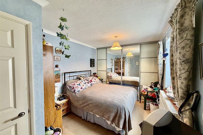 21, Beech House, Heston photo 4