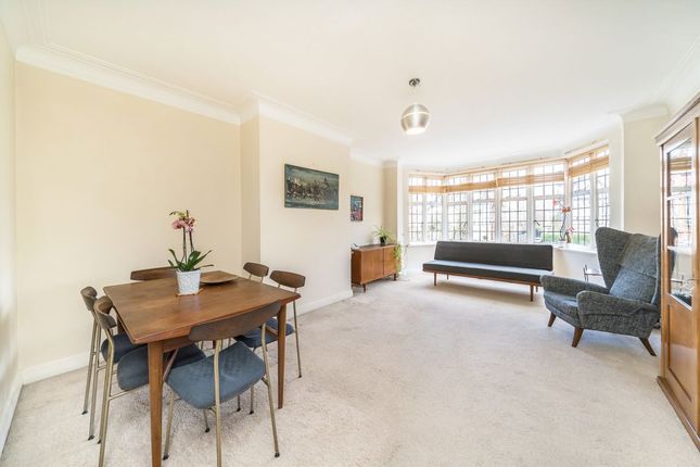 Flat 19, Highlands Heath, Portsmouth Road, London photo 2