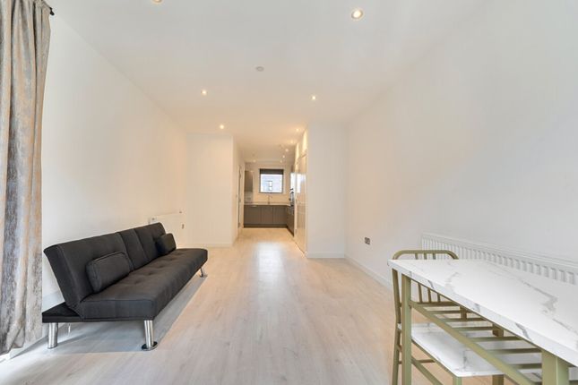 22 Podd Street, Barking photo 2