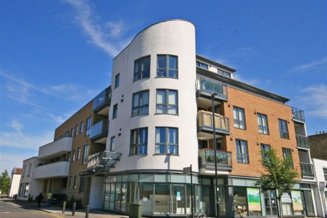 2 bed flat to rent in St. Marys Road, London