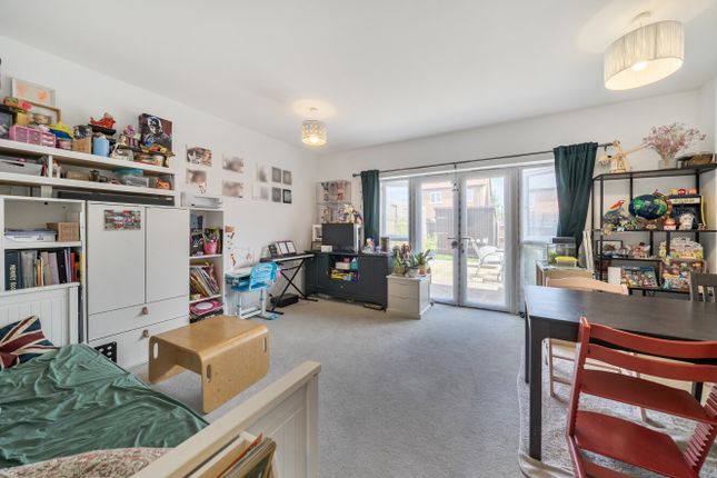 1, Marigold Chase, Bracknell photo 3
