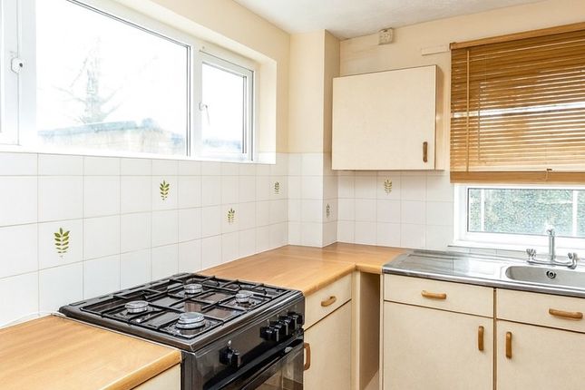 39, Mitcham Walk, Aylesbury photo 4