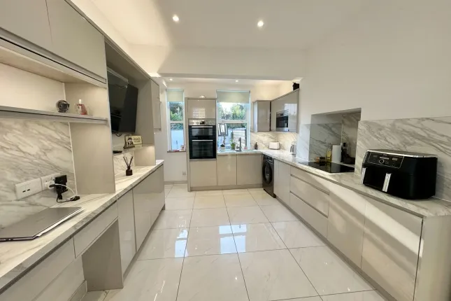 45, Thurlow Road, Torquay photo 4