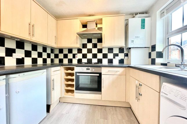 43, Donaldson Way, Reading photo 3