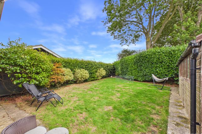 16, Holland Park, Newmarket photo 4