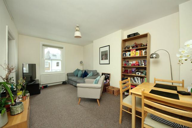 89C, Frithville Gardens, London photo 4