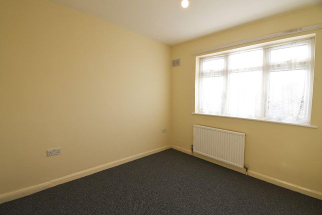 42, Chapel Lane, Uxbridge photo 4