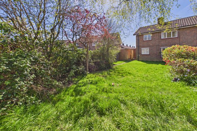 48 Whittington Road, Crawley photo 4