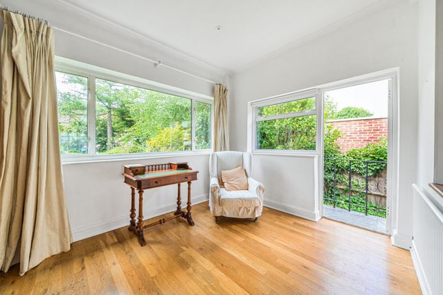 63, The Ridings, Ealing photo 4