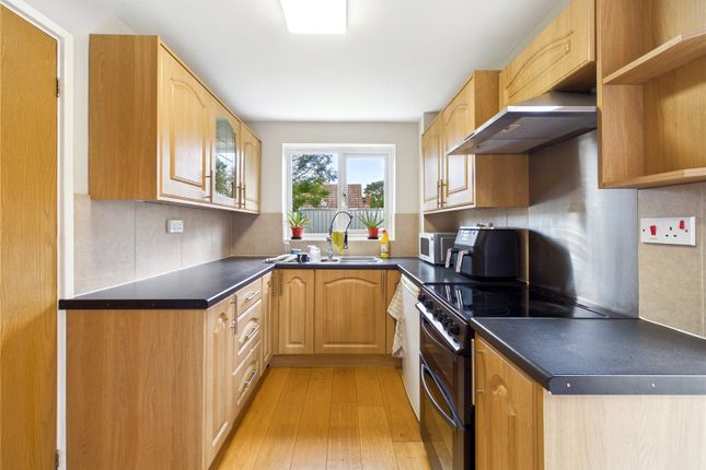 27, Raphael Drive, Essex photo 2