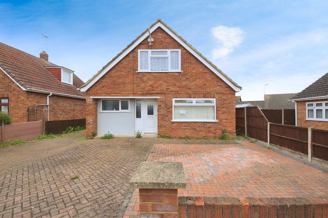 Thumbnail Bungalow for sale in Ellwood Avenue, Stanground, Peterborough