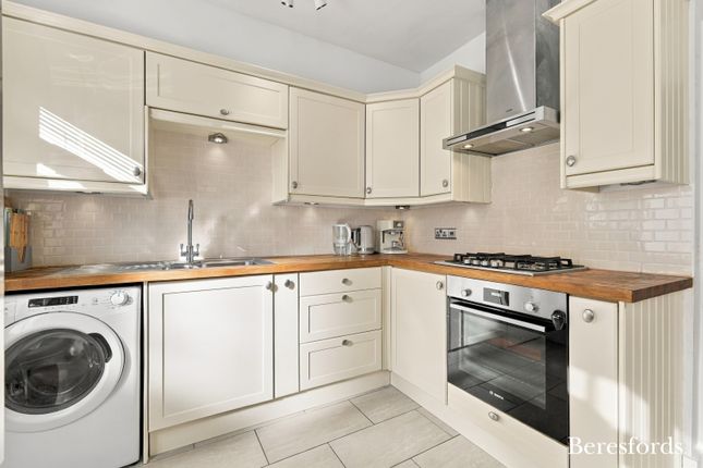 25, Knightsbridge Gardens, Romford photo 4