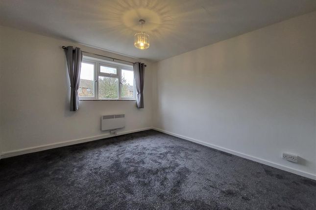 Maisonette to rent in Shooters Road, Enfield