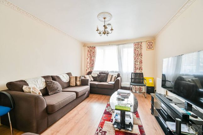 Flat for sale in Staveley Close, Peckham, London