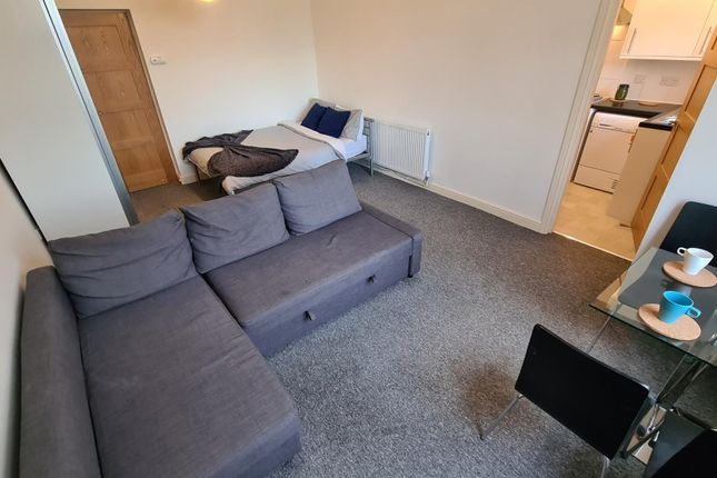 Flat 5, 14-16, Chatham Grove, Manchester photo 4