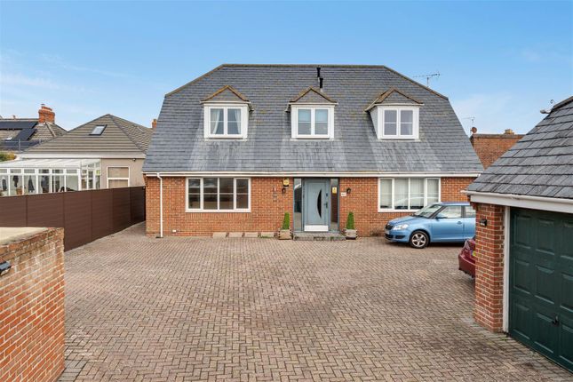 1-bed flat on Montrose Close, Portland, £125,000