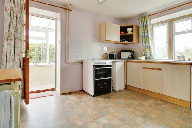 Windrush B High Road, Swindon photo 3