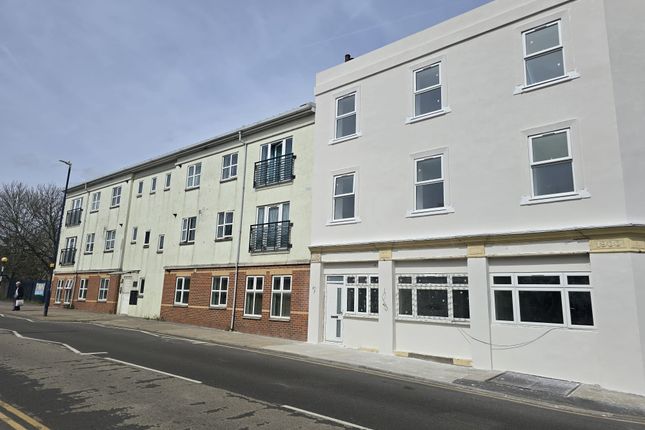 Thumbnail Block of flats to rent in High Street, Gravesend