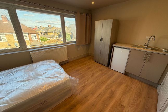 3 Old Farm Road, West Drayton photo 5