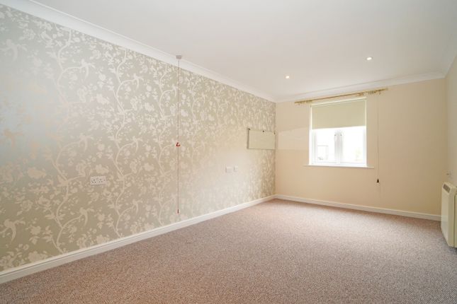6, Cobbett Court, Highworth photo 4