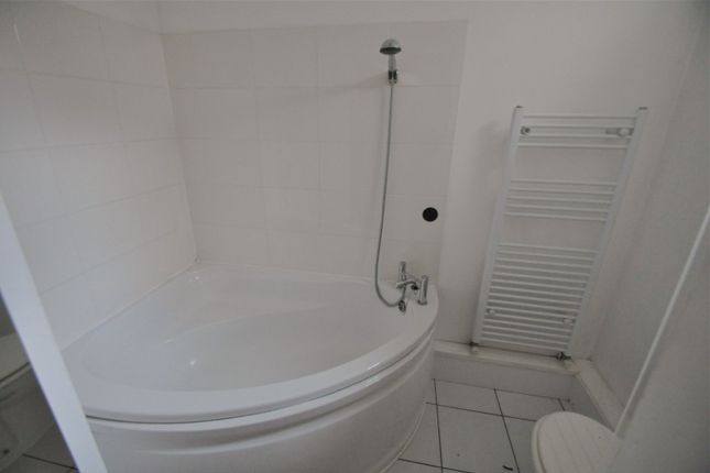 Flat to rent in Victoria Road, New Brighton, Wallasey