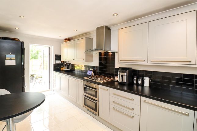 29, Oasthouse Drive, Fleet photo 3