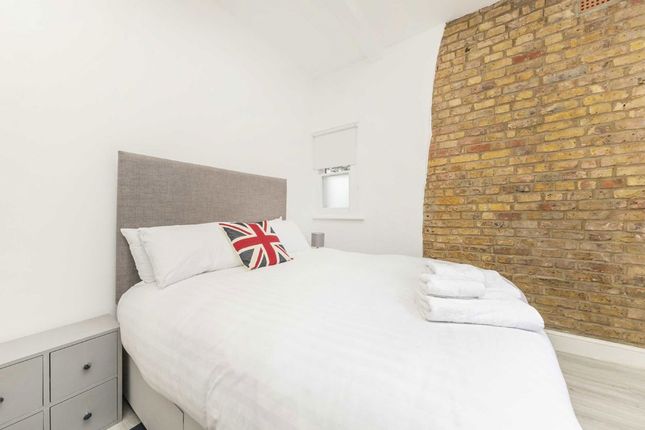 Flat 5, 8, Thornton Avenue, London photo 4