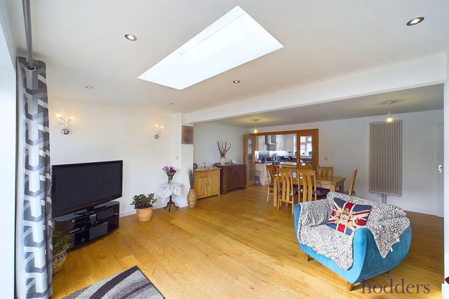 30, Thames Close, Chertsey photo 3