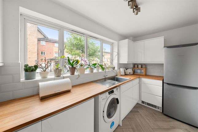 20, Carmichael Close, Ruislip photo 2