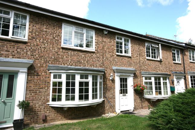 3-bed house on 17, Aquila Close, Leatherhead, £2,100/mo