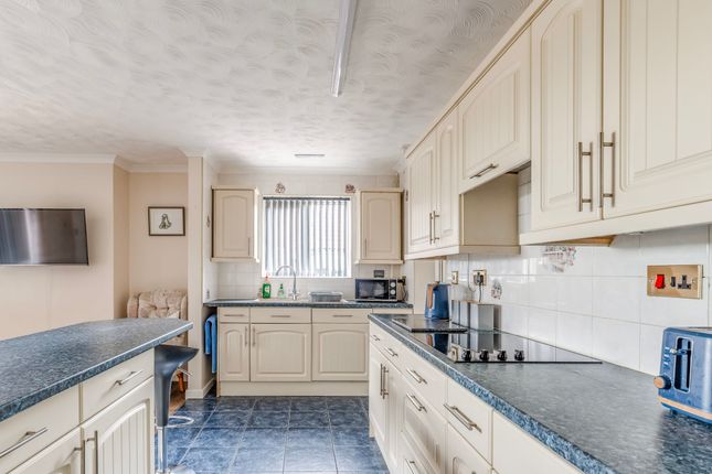 13 Rectory Road, Attleborough photo 4