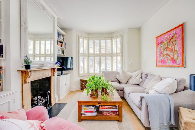 Terraced house to rent in Buxton Road, London