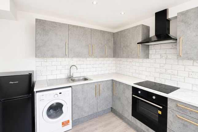 F377Willow Way, Willow Way, Potters Bar photo 2