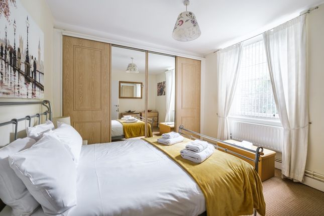 Flat to rent in Westbourne Gardens, London