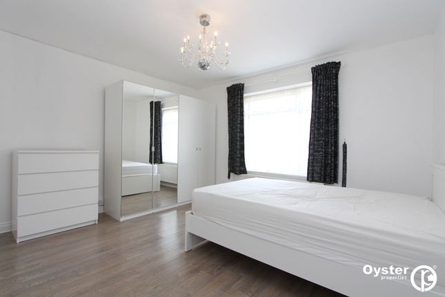 Flat to rent in Honister Gardens, Stanmore