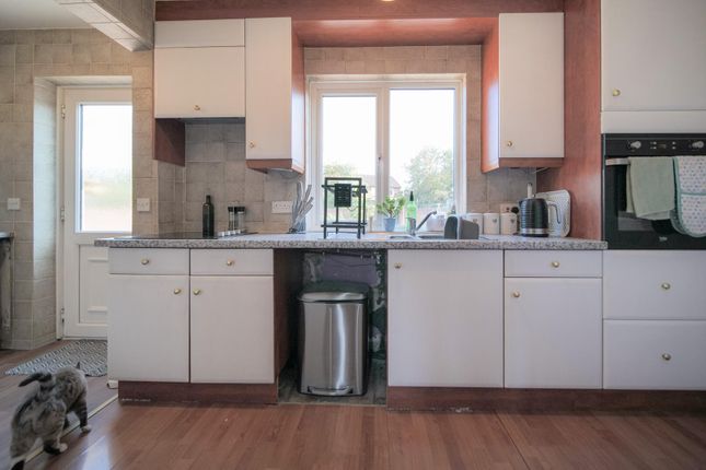 12, Wiltshire Crescent, Melksham photo 4