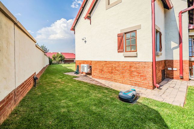 Town house for sale in 30 Waterlake Farm Village, 658 Umfolozi Road, Waterlake Farm, Pretoria, Gauteng, South Africa