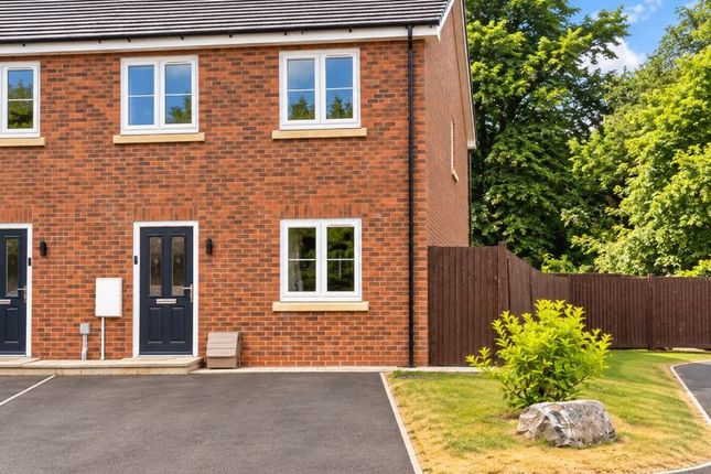 2, Lluesty Gardens, Flintshire photo 2