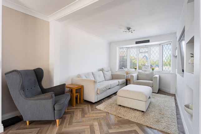 16 Kings Mead, Horley photo 4