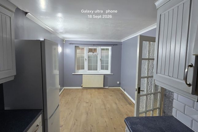 68 Cumberland Avenue, Guildford photo 3