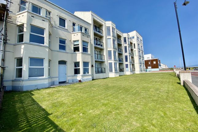 Thumbnail Flat to rent in West End Parade, Pwllheli